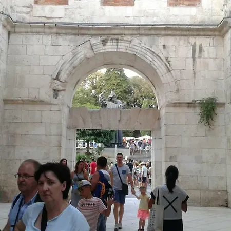 Room-ivann Hostel Split