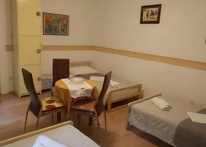 Room-ivann Hostel