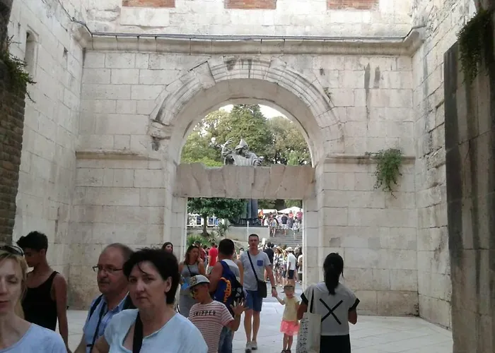 Room-ivann Hostel Split